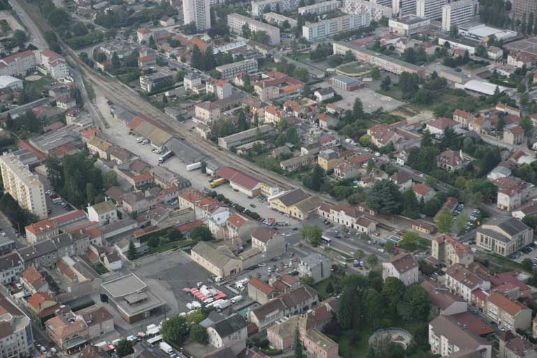 Vue aérienne rapprochée du site, depuis le nord-est. © Jean-Pierre Bévalot / Région Bourgogne-Franche-Comté, Inventaire du patrimoine - 2005