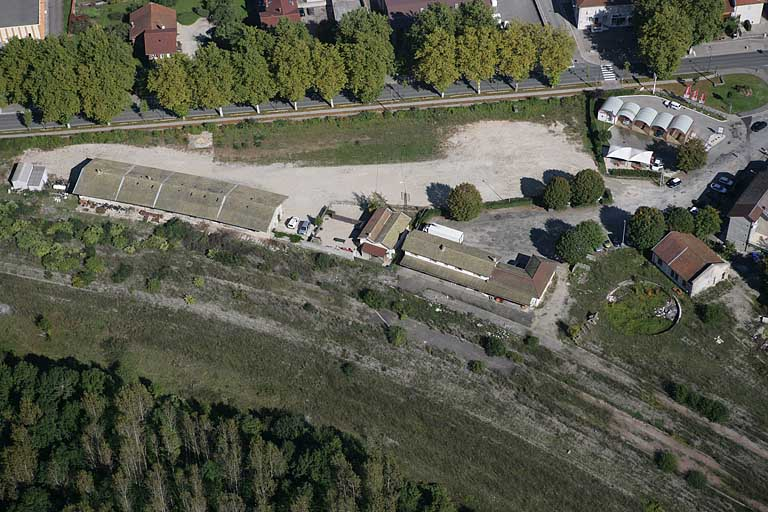 Vue aérienne des bâtiments, depuis le sud-ouest. © Jean-Pierre Bévalot / Région Bourgogne-Franche-Comté, Inventaire du patrimoine - 2005