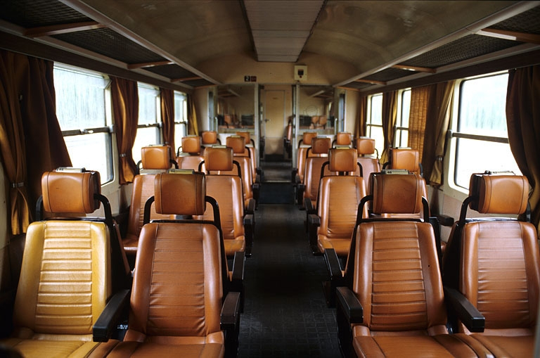 Au fond, l'ancien compartiment 1ère classe. © Yves Sancey / Région Bourgogne-Franche-Comté, Inventaire du patrimoine - 2005