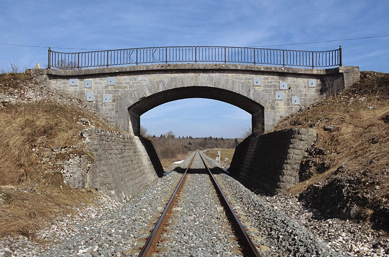 Vue d'ensemble, depuis le nord (côté Andelot-en-Montagne). © Yves Sancey / Région Bourgogne-Franche-Comté, Inventaire du patrimoine - 2005 Vue d'ensemble, depuis le nord (côté Andelot-en-Montagne). © Yves Sancey / Région Bourgogne-Franche-Comté, Inventaire du patrimoine - 2005