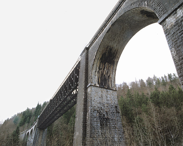 Troisième arche rive droite et travée métallique, vues par dessous. © Yves Sancey / Région Bourgogne-Franche-Comté, Inventaire du patrimoine - 2005