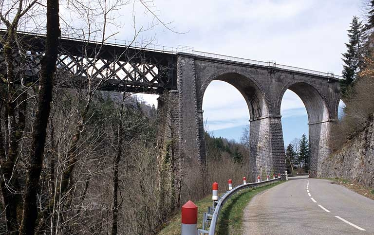 Partie en maçonnerie rive droite, depuis la route en amont. © Yves Sancey / Région Bourgogne-Franche-Comté, Inventaire du patrimoine - 2005
