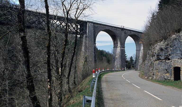 Vue d'ensemble, depuis le sud-est. © Yves Sancey / Région Bourgogne-Franche-Comté, Inventaire du patrimoine - 2005