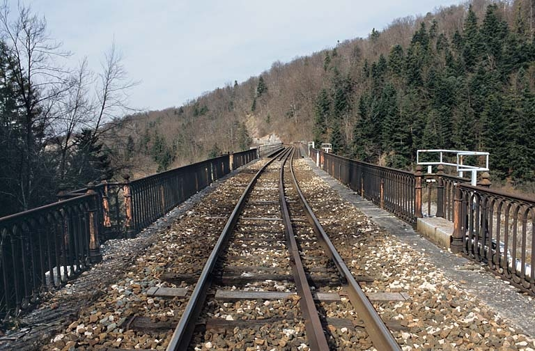 La voie, depuis la rive gauche (côté La Cluse). © Yves Sancey / Région Bourgogne-Franche-Comté, Inventaire du patrimoine - 2005