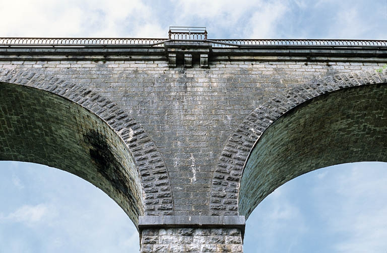 Refuge, vu par dessous. © Yves Sancey / Région Bourgogne-Franche-Comté, Inventaire du patrimoine - 2005