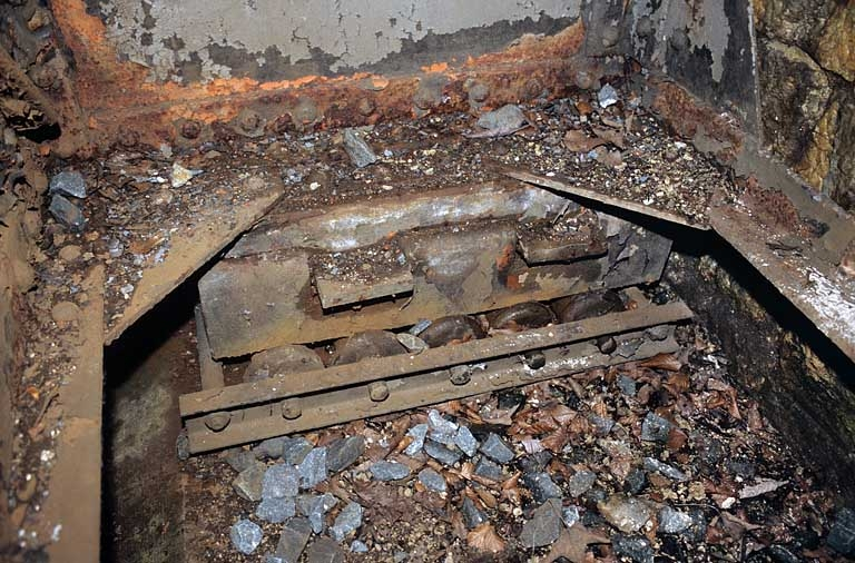 Viaduc : appareil d'appui mobile à 5 galets de roulement. © Yves Sancey / Région Bourgogne-Franche-Comté, Inventaire du patrimoine - 2005