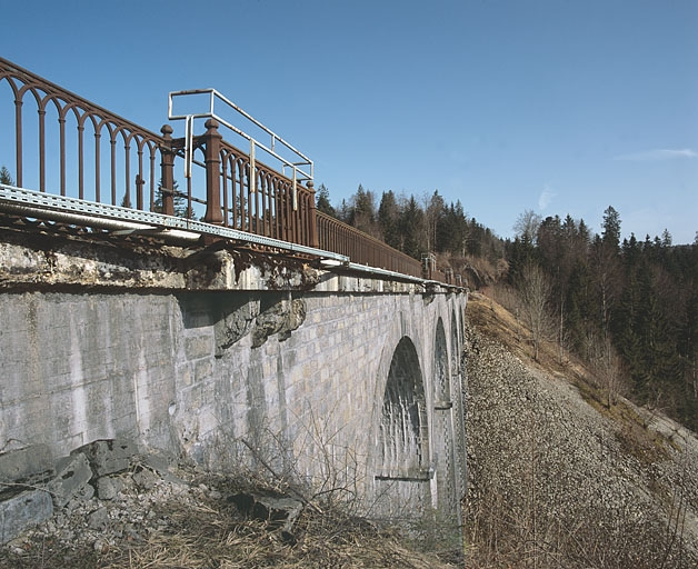 Garde-corps de l'élévation orientale. © Yves Sancey / Région Bourgogne-Franche-Comté, Inventaire du patrimoine - 2005