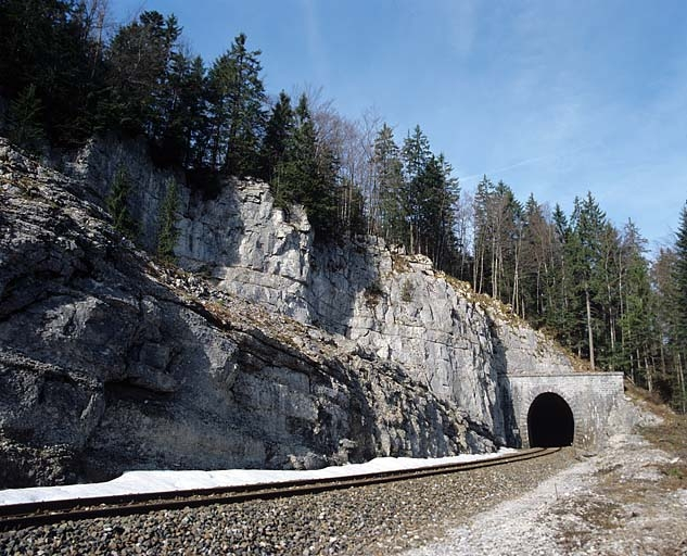 Tête côté La Cluse et paroi rocheuse. © Yves Sancey / Région Bourgogne-Franche-Comté, Inventaire du patrimoine - 2005