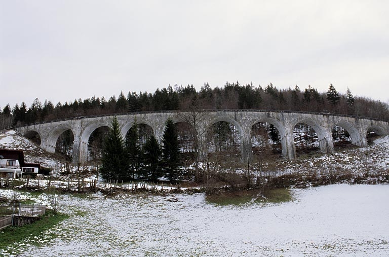 Vue d'ensemble depuis l'ouest, en hiver. © Yves Sancey / Région Bourgogne-Franche-Comté, Inventaire du patrimoine - 2005 Vue d'ensemble depuis l'ouest, en hiver. © Yves Sancey / Région Bourgogne-Franche-Comté, Inventaire du patrimoine - 2005