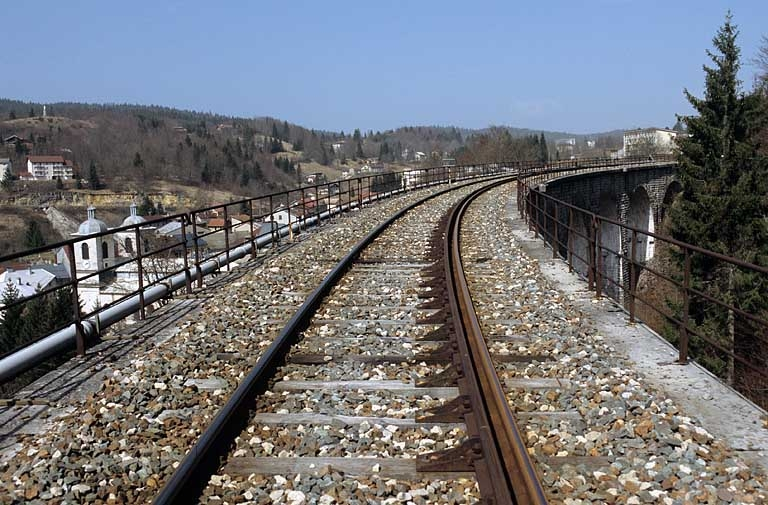Vue d'ensemble du tablier et des garde-corps, depuis le côté La Cluse. © Yves Sancey / Région Bourgogne-Franche-Comté, Inventaire du patrimoine - 2005 Vue d'ensemble du tablier et des garde-corps, depuis le côté La Cluse. © Yves Sancey / Région Bourgogne-Franche-Comté, Inventaire du patrimoine - 2005