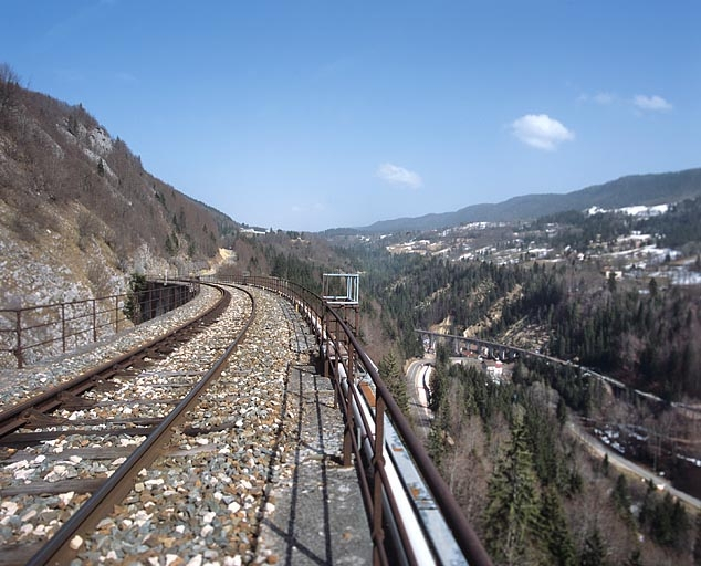 Vue d'ensemble du tablier et des garde-corps, depuis le côté Andelot-en-Montagne. © Yves Sancey / Région Bourgogne-Franche-Comté, Inventaire du patrimoine - 2005