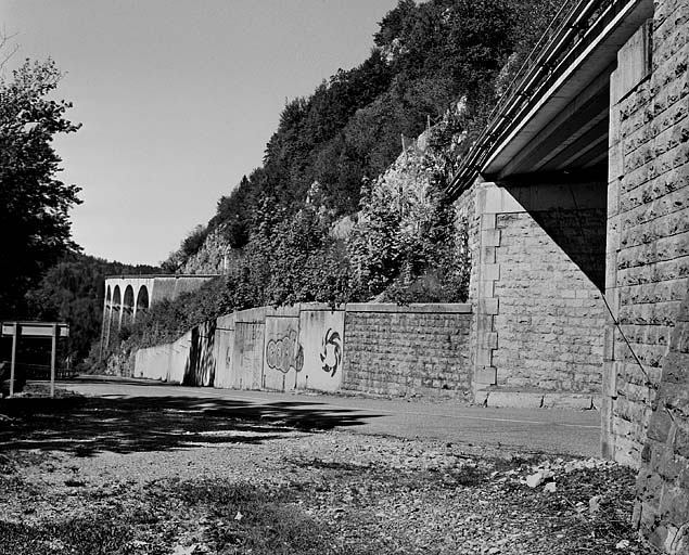 Elévation sud, de profil. © Yves Sancey / Région Bourgogne-Franche-Comté, Inventaire du patrimoine - 2005 Elévation sud, de profil. © Yves Sancey / Région Bourgogne-Franche-Comté, Inventaire du patrimoine - 2005