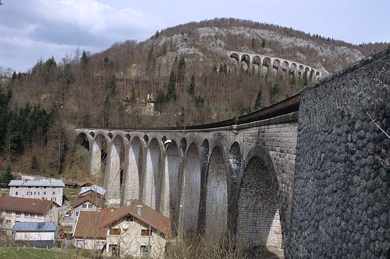 Le grand viaduc vu en enfilade, depuis l'extrémité côté gare. © Yves Sancey / Région Bourgogne-Franche-Comté, Inventaire du patrimoine - 2005 Le grand viaduc vu en enfilade, depuis l'extrémité côté gare. © Yves Sancey / Région Bourgogne-Franche-Comté, Inventaire du patrimoine - 2005