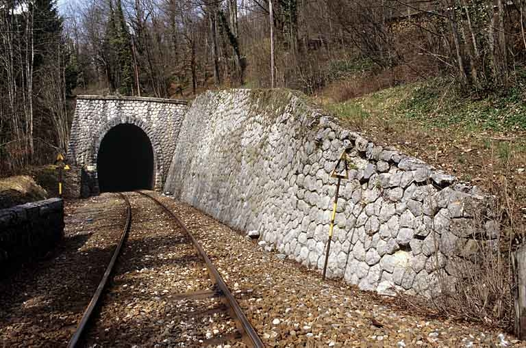Vue d'ensemble de la tête côté Andelot-en-Montagne. © Yves Sancey / Région Bourgogne-Franche-Comté, Inventaire du patrimoine - 2005 Vue d'ensemble de la tête côté Andelot-en-Montagne. © Yves Sancey / Région Bourgogne-Franche-Comté, Inventaire du patrimoine - 2005