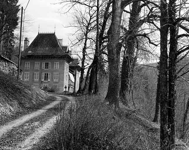 Vue d'ensemble rapprochée, depuis l'ouest. © Yves Sancey / Région Bourgogne-Franche-Comté, Inventaire du patrimoine - 2005