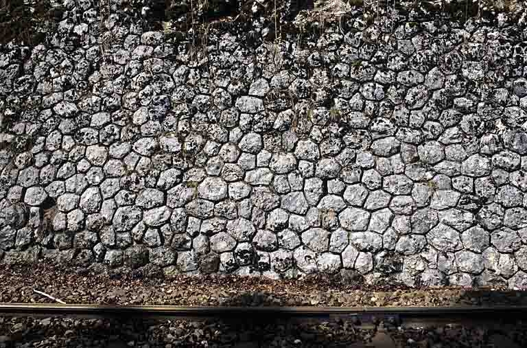 Tunnel du Chalet : appareil du mur en aile, côté La Cluse. © Yves Sancey / Région Bourgogne-Franche-Comté, Inventaire du patrimoine - 2005