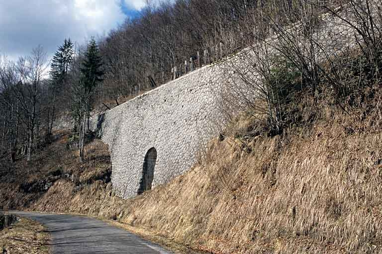 Vue d'ensemble, de trois quarts droite. © Yves Sancey / Région Bourgogne-Franche-Comté, Inventaire du patrimoine - 2005 Vue d'ensemble, de trois quarts droite. © Yves Sancey / Région Bourgogne-Franche-Comté, Inventaire du patrimoine - 2005