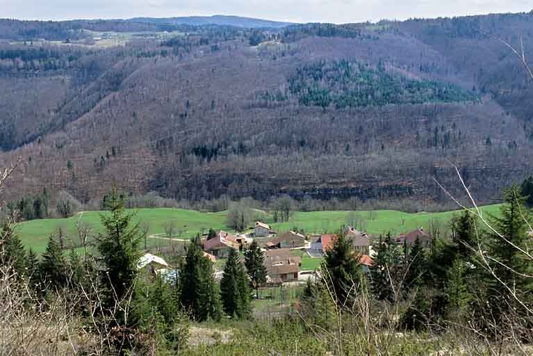 Vue d'ensemble de la vallée de la Bienne sur la commune de Lézat. © Yves Sancey / Région Bourgogne-Franche-Comté, Inventaire du patrimoine - 2005