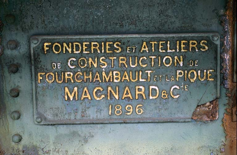 Plaque du constructeur. © Yves Sancey / Région Bourgogne-Franche-Comté, Inventaire du patrimoine - 2005