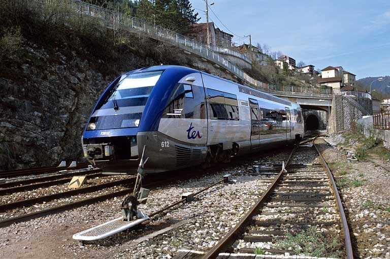 Autorail X 73500 (n° X 73612) sur la voie A, côté Andelot-en-Montagne. © Yves Sancey / Région Bourgogne-Franche-Comté, Inventaire du patrimoine - 2005