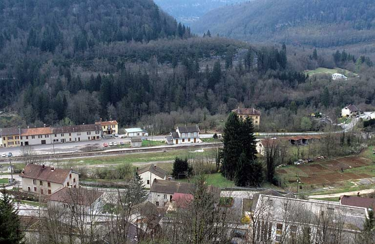 Vue d'ensemble plongeante sur la gare, depuis le nord. © Yves Sancey / Région Bourgogne-Franche-Comté, Inventaire du patrimoine - 2005