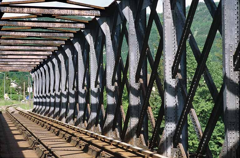 Paroi aval, depuis le tablier côté Andelot-en-Montagne. © Yves Sancey / Région Bourgogne-Franche-Comté, Inventaire du patrimoine - 2005