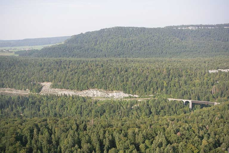 Au centre, emplacement de la gare de Syam. © Jean-Pierre Bévalot / Région Bourgogne-Franche-Comté, Inventaire du patrimoine - 2005 Au centre, emplacement de la gare de Syam. © Jean-Pierre Bévalot / Région Bourgogne-Franche-Comté, Inventaire du patrimoine - 2005
