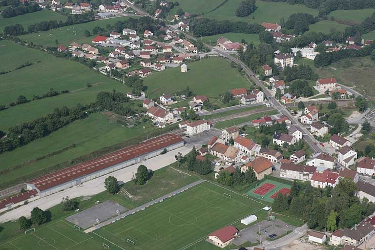 Vue aérienne, depuis l'est. © Jean-Pierre Bévalot / Région Bourgogne-Franche-Comté, Inventaire du patrimoine - 2005