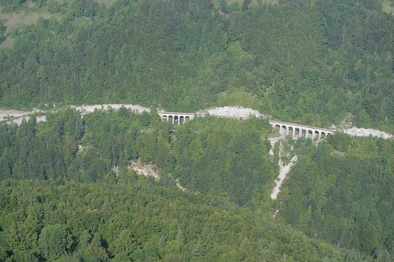 Vue aérienne des deux viaducs, depuis le sud-est. © Jean-Pierre Bévalot / Région Bourgogne-Franche-Comté, Inventaire du patrimoine - 2005 Vue aérienne des deux viaducs, depuis le sud-est. © Jean-Pierre Bévalot / Région Bourgogne-Franche-Comté, Inventaire du patrimoine - 2005