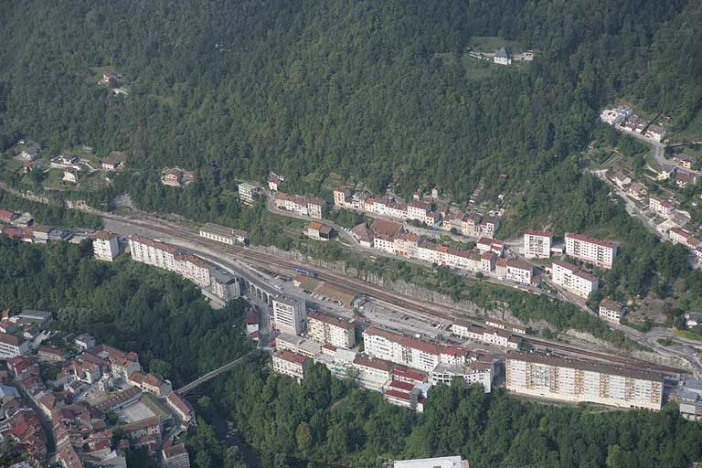 Vue aérienne, depuis le nord-est. © Jean-Pierre Bévalot / Région Bourgogne-Franche-Comté, Inventaire du patrimoine - 2005