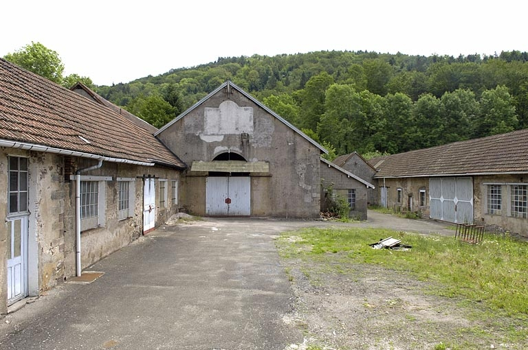 Atelier de polissage et forge du Bas depuis le nord-ouest. © Jérôme Mongreville / Région Bourgogne-Franche-Comté, Inventaire du patrimoine - 2005 Atelier de polissage et forge du Bas depuis le nord-ouest. © Jérôme Mongreville / Région Bourgogne-Franche-Comté, Inventaire du patrimoine - 2005