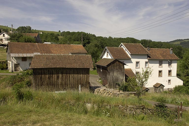 Vue d'ensemble depuis l'est. © Jérôme Mongreville / Région Bourgogne-Franche-Comté, Inventaire du patrimoine - 2005