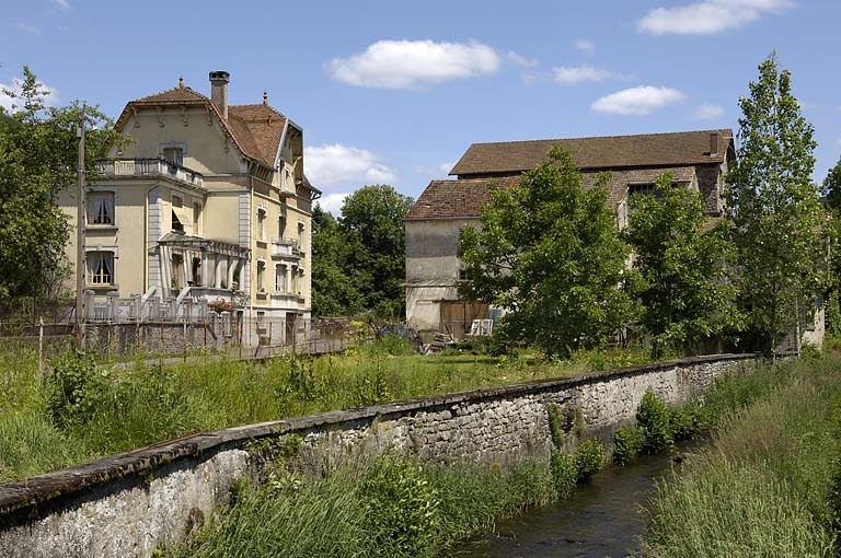Vue d'ensemble depuis le sud. © Jérôme Mongreville / Région Bourgogne-Franche-Comté, Inventaire du patrimoine - 2005