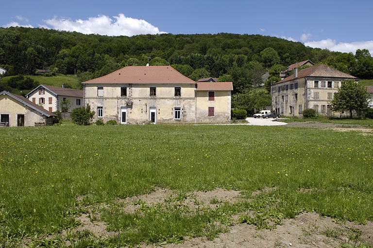 Vue des bâtiments de la papeterie depuis le sud. © Jérôme Mongreville / Région Bourgogne-Franche-Comté, Inventaire du patrimoine - 2005