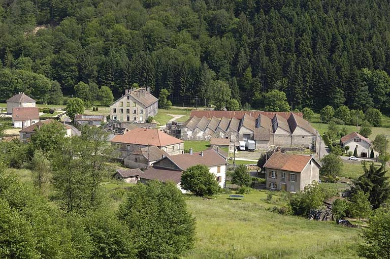 Vue d'ensemble depuis le nord-ouest. © Jérôme Mongreville / Région Bourgogne-Franche-Comté, Inventaire du patrimoine - 2005