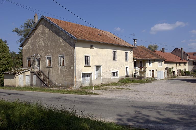 Vue d'ensemble depuis le sud-ouest. © Jérôme Mongreville / Région Bourgogne-Franche-Comté, Inventaire du patrimoine - 2005
