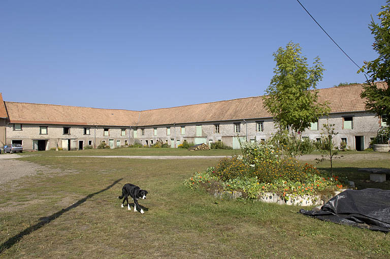 Logements ouvriers vus depuis le sud de la cour. © Jérôme Mongreville / Région Bourgogne-Franche-Comté, Inventaire du patrimoine - 2005