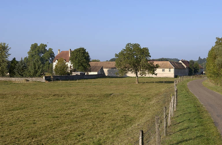Vue d'ensemble depuis l'est. © Jérôme Mongreville / Région Bourgogne-Franche-Comté, Inventaire du patrimoine - 2005