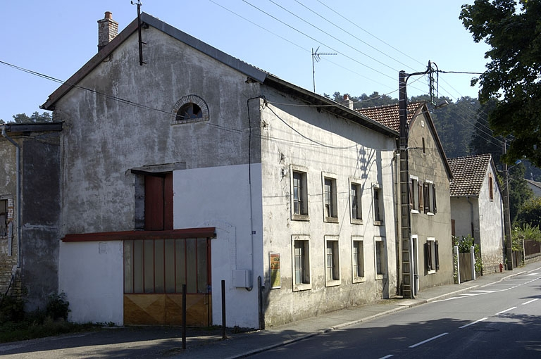 Alignement de façades sur la rue Jean Jaurès. © Jérôme Mongreville / Région Bourgogne-Franche-Comté, Inventaire du patrimoine - 2005