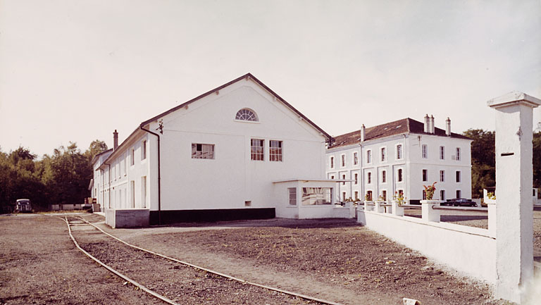 Usine Maglum. Vue d'ensemble depuis l'est. © Jérôme  Mongreville (reproduction) / Région Bourgogne-Franche-Comté, Inventaire du patrimoine - 2005 Usine Maglum. Vue d'ensemble depuis l'est. © Jérôme  Mongreville (reproduction) / Région Bourgogne-Franche-Comté, Inventaire du patrimoine - 2005