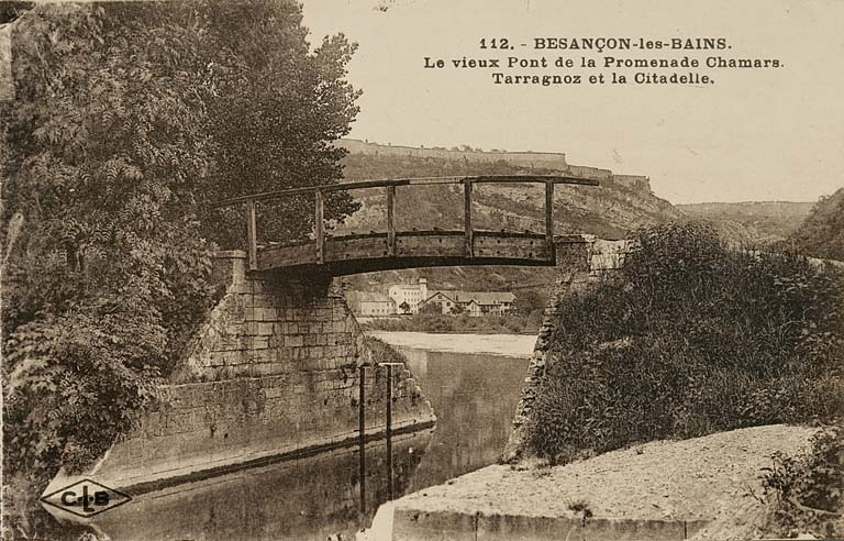 Besançon-les-Bains. Le vieux Pont de la Promenade Chamars. Tarragnoz et la Citadelle, 1ère moitié 20e siècle. © Yves  Sancey (reproduction) / Région Bourgogne-Franche-Comté, Inventaire du patrimoine - 2006