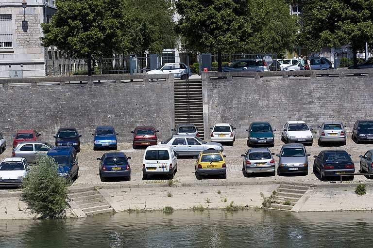 Escaliers d'accès au port et au Doubs. © Yves Sancey / Région Bourgogne-Franche-Comté, Inventaire du patrimoine - 2006 Escaliers d'accès au port et au Doubs. © Yves Sancey / Région Bourgogne-Franche-Comté, Inventaire du patrimoine - 2006