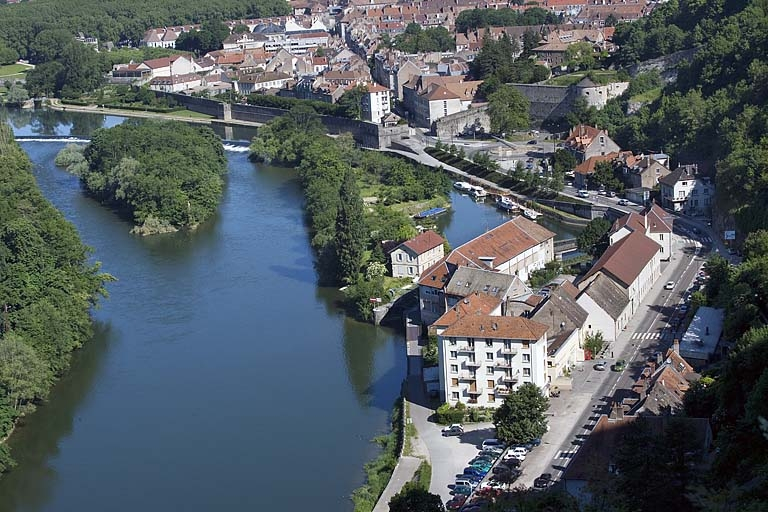 Vue d'ensemble plongeante rapprochée depuis l'aval. © Yves Sancey / Région Bourgogne-Franche-Comté, Inventaire du patrimoine - 2006 Vue d'ensemble plongeante rapprochée depuis l'aval. © Yves Sancey / Région Bourgogne-Franche-Comté, Inventaire du patrimoine - 2006