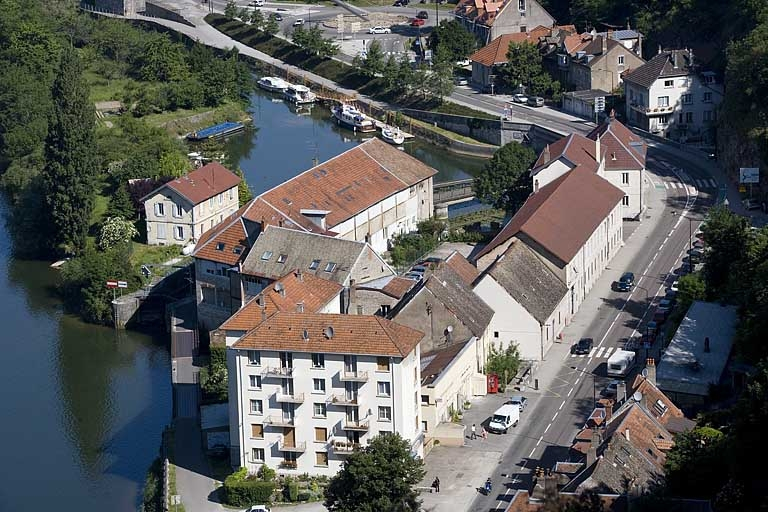 Vue d'ensemble plongeante sur les bâtiments, depuis l'aval. © Yves Sancey / Région Bourgogne-Franche-Comté, Inventaire du patrimoine - 2006 Vue d'ensemble plongeante sur les bâtiments, depuis l'aval. © Yves Sancey / Région Bourgogne-Franche-Comté, Inventaire du patrimoine - 2006