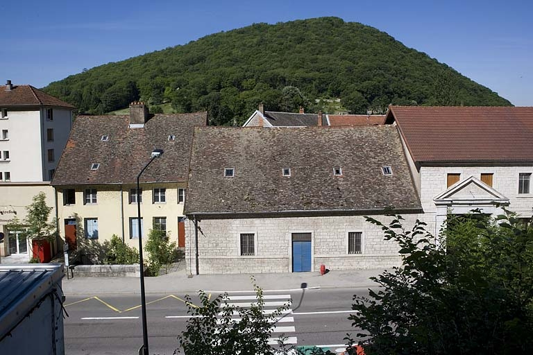 Façade antérieure des logements désaffectés et de la remise. © Yves Sancey / Région Bourgogne-Franche-Comté, Inventaire du patrimoine - 2006 Façade antérieure des logements désaffectés et de la remise. © Yves Sancey / Région Bourgogne-Franche-Comté, Inventaire du patrimoine - 2006