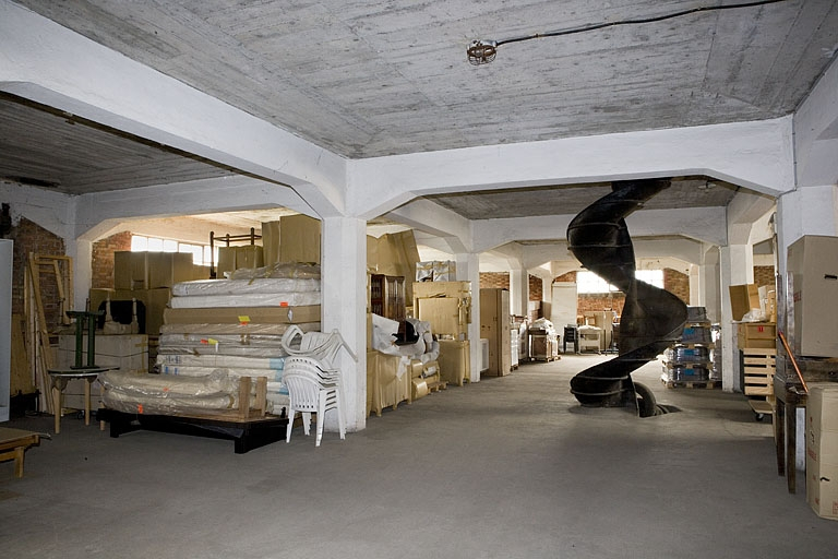 Entrepôt : intérieur du 2e étage. © Yves Sancey / Région Bourgogne-Franche-Comté, Inventaire du patrimoine - 2006 Entrepôt : intérieur du 2e étage. © Yves Sancey / Région Bourgogne-Franche-Comté, Inventaire du patrimoine - 2006