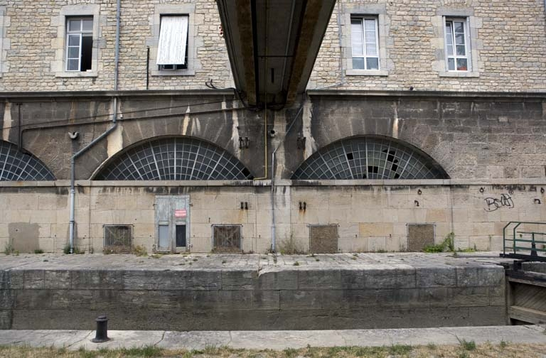 Baies des casemates, à l'étage de soubassement. © Yves Sancey / Région Bourgogne-Franche-Comté, Inventaire du patrimoine - 2006 Baies des casemates, à l'étage de soubassement. © Yves Sancey / Région Bourgogne-Franche-Comté, Inventaire du patrimoine - 2006