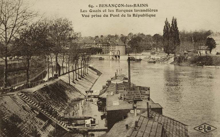 Besançon-les-Bains. Les Quais et les Barques lavandières. Vue prise du Pont de la République, 1ère moitié 20e siècle. © Yves  Sancey (reproduction) / Région Bourgogne-Franche-Comté, Inventaire du patrimoine - 2006