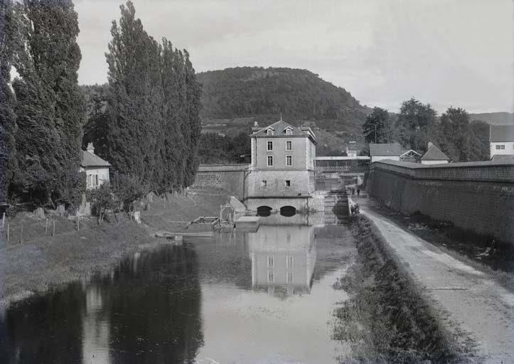 [Le moulin Saint-Paul depuis l'aval], 1ère moitié 20e siècle. © Yves  Sancey (reproduction) / Région Bourgogne-Franche-Comté, Inventaire du patrimoine - 2006