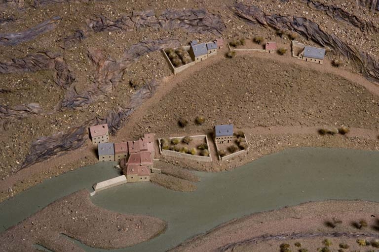 Vue plongeante sur le moulin de Tarragnoz, côté rivière : détail du plan-relief de Besançon, 1722. © Yves Sancey / Région Bourgogne-Franche-Comté, Inventaire du patrimoine - 2006 Vue plongeante sur le moulin de Tarragnoz, côté rivière : détail du plan-relief de Besançon, 1722. © Yves Sancey / Région Bourgogne-Franche-Comté, Inventaire du patrimoine - 2006